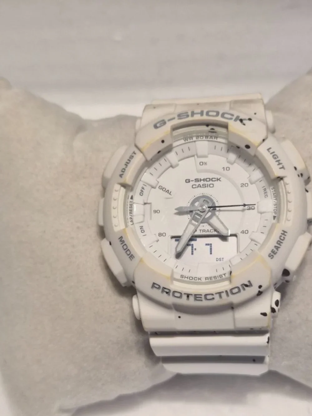 Casio G Shock Step Tracker Matte white